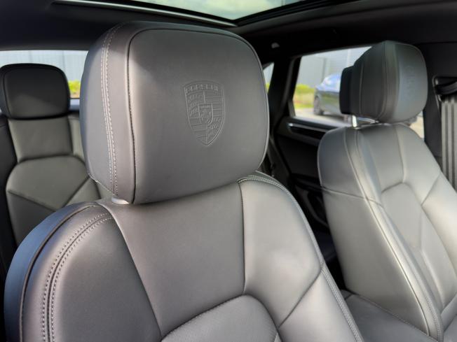PORSCHE Macan Photo 9