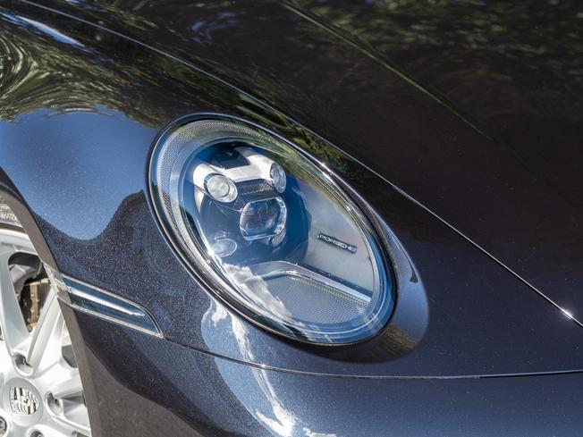 PORSCHE 911 Photo 21