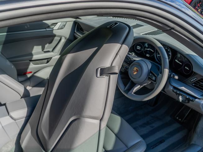 PORSCHE 911 Photo 9