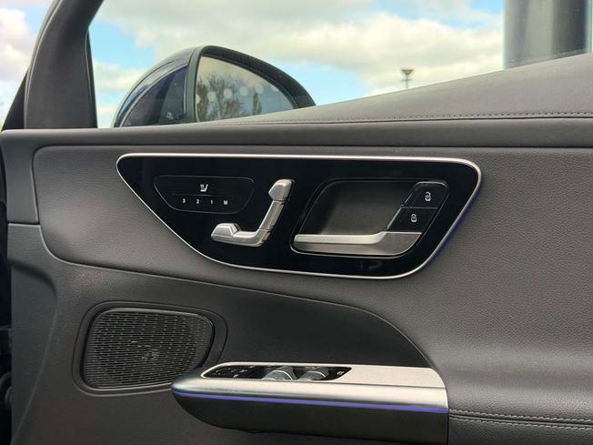 Mercedes-Benz GLC Photo 24