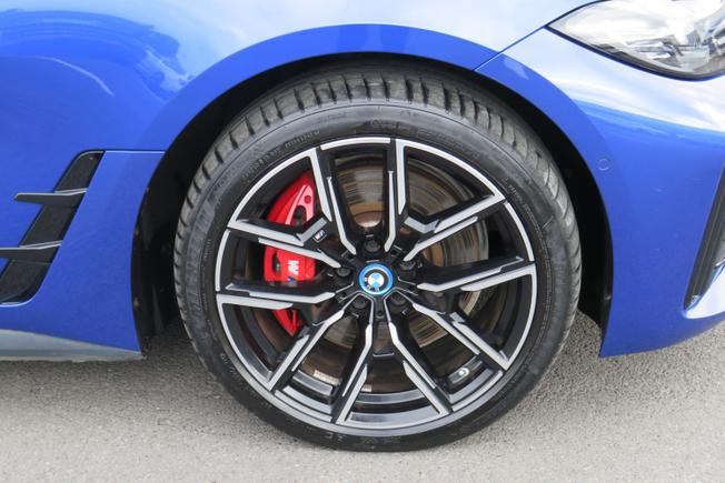 BMW I4 Photo 12