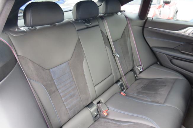 BMW I4 Photo 19