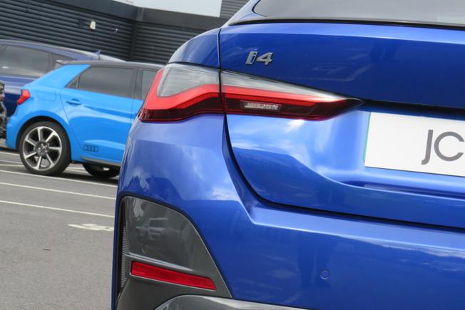 BMW I4 Photo 36