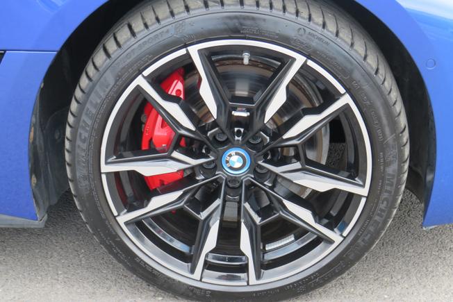 BMW I4 Photo 12