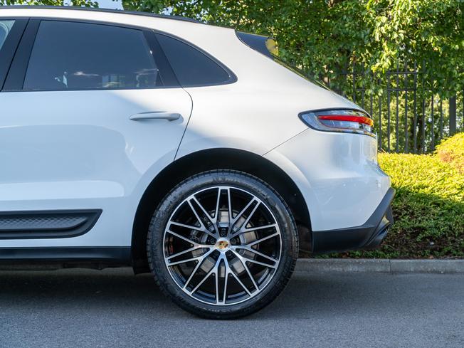 PORSCHE Macan Photo 43