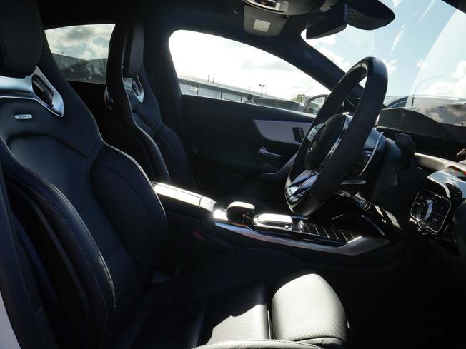 MERCEDES-BENZ Cla Class Photo 37