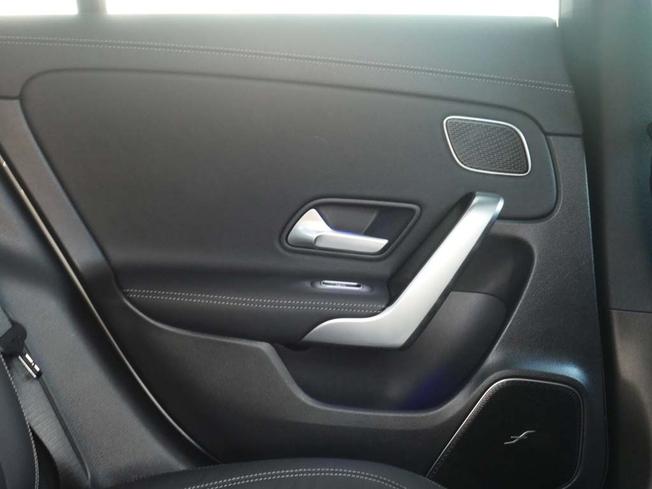 MERCEDES-BENZ Cla Class Photo 40