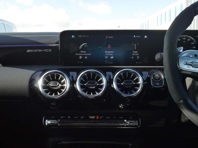 MERCEDES-BENZ Cla Class Photo 49