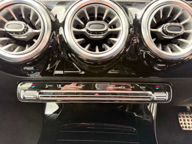 MERCEDES-BENZ Cla Class Photo 29