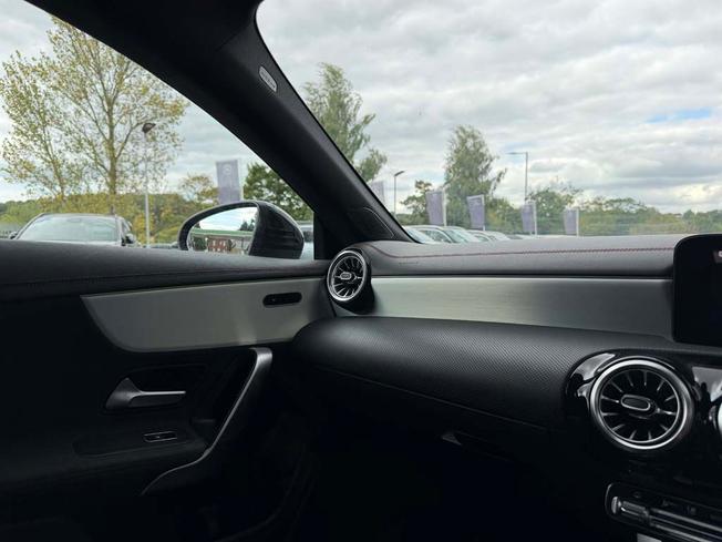 MERCEDES-BENZ Cla Class Photo 36