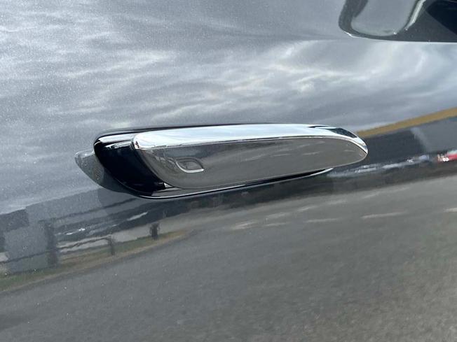 MERCEDES-BENZ E Class Photo 16