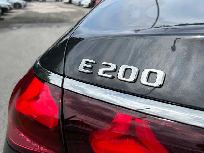 MERCEDES-BENZ E Class Photo 21