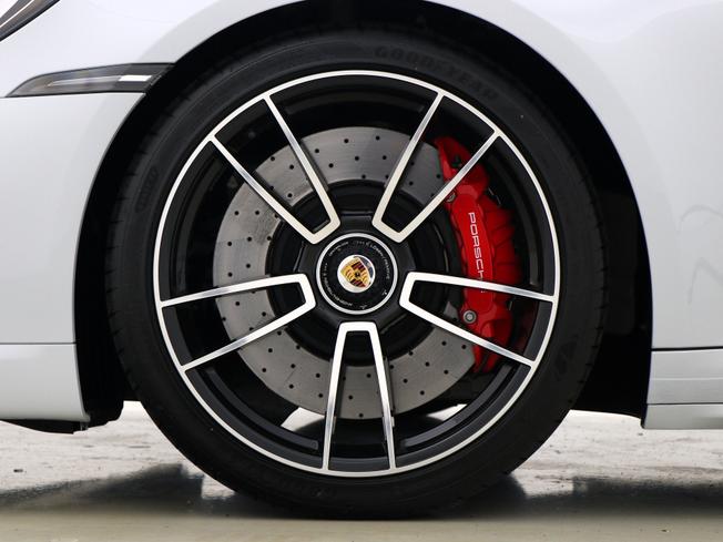 Porsche 911 Photo 4