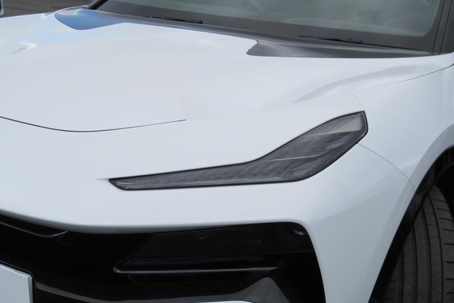 LOTUS Eletre Photo 22