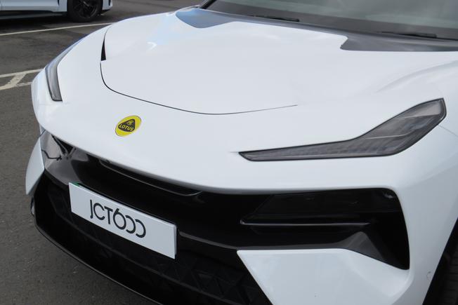 LOTUS Eletre Photo 23
