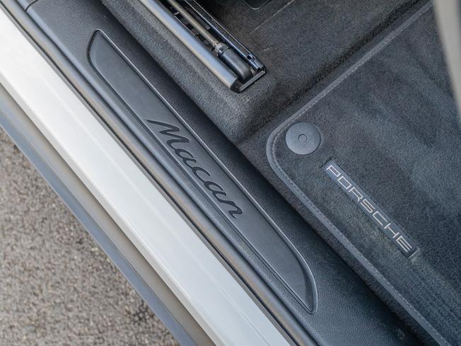 PORSCHE Macan Photo 28