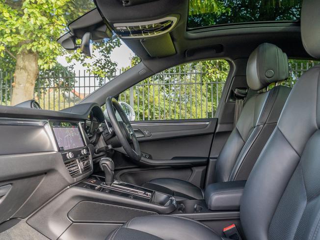 PORSCHE Macan Photo 3