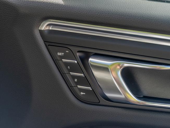 PORSCHE Macan Photo 30
