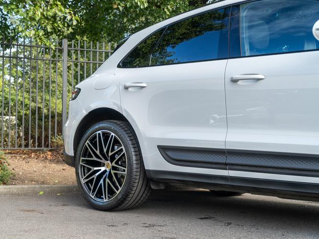 PORSCHE Macan Photo 36
