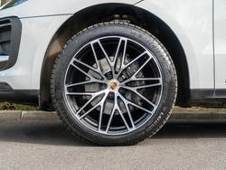 PORSCHE Macan Photo 4