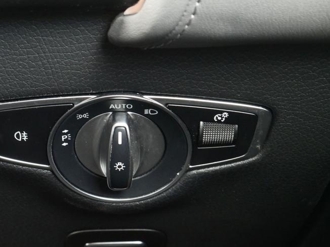 MERCEDES-BENZ EQC Photo 15