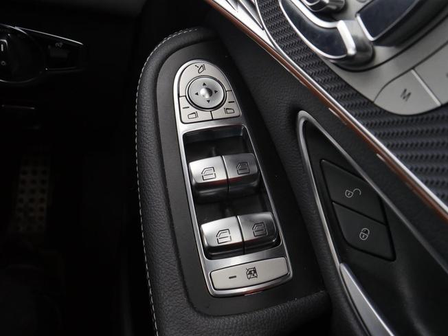 MERCEDES-BENZ EQC Photo 16