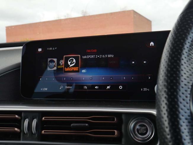 MERCEDES-BENZ EQC Photo 23