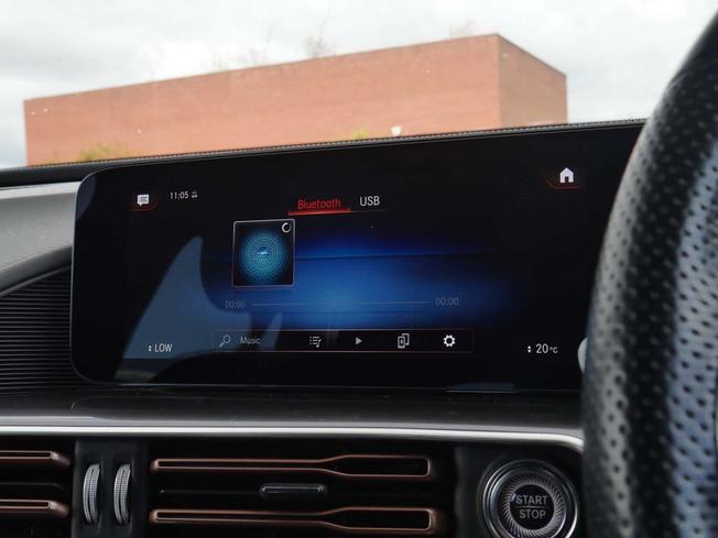 MERCEDES-BENZ EQC Photo 26