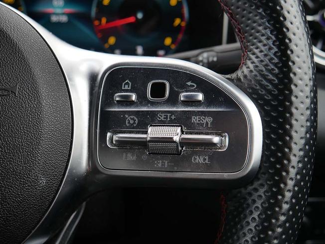 MERCEDES-BENZ GLB Photo 14