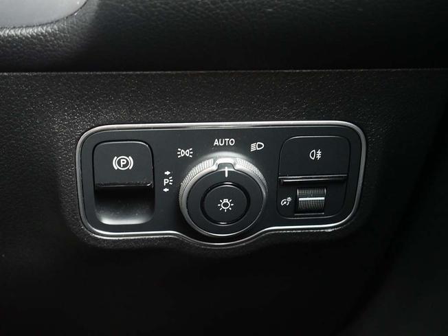 MERCEDES-BENZ GLB Photo 16