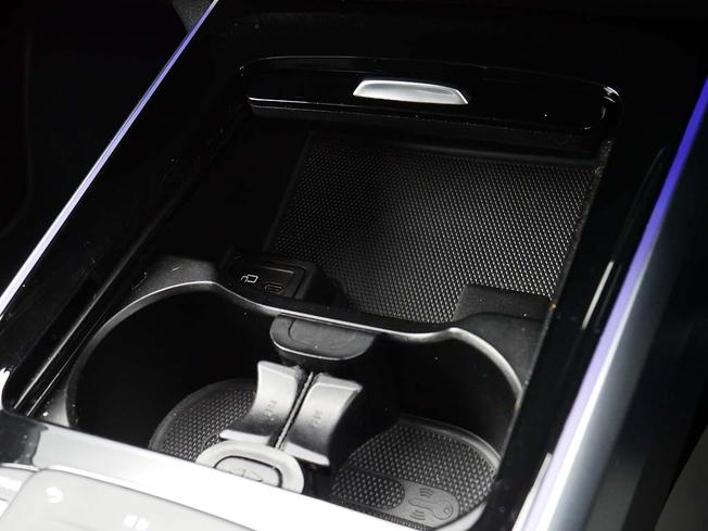 MERCEDES-BENZ GLB Photo 31