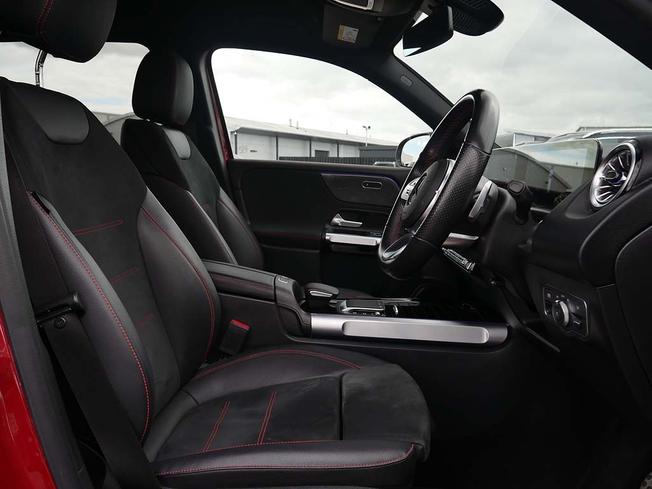 MERCEDES-BENZ GLB Photo 32