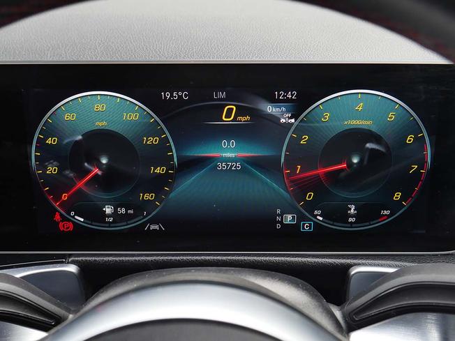 MERCEDES-BENZ GLB Photo 4