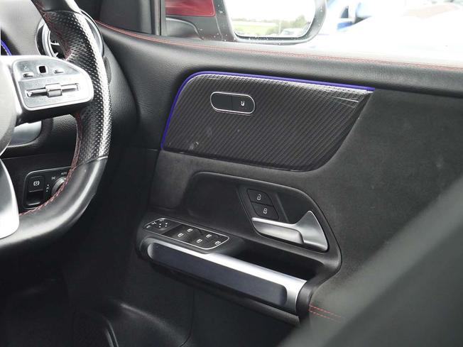 MERCEDES-BENZ GLB Photo 44