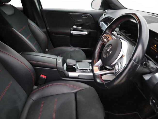 MERCEDES-BENZ GLB Photo 14