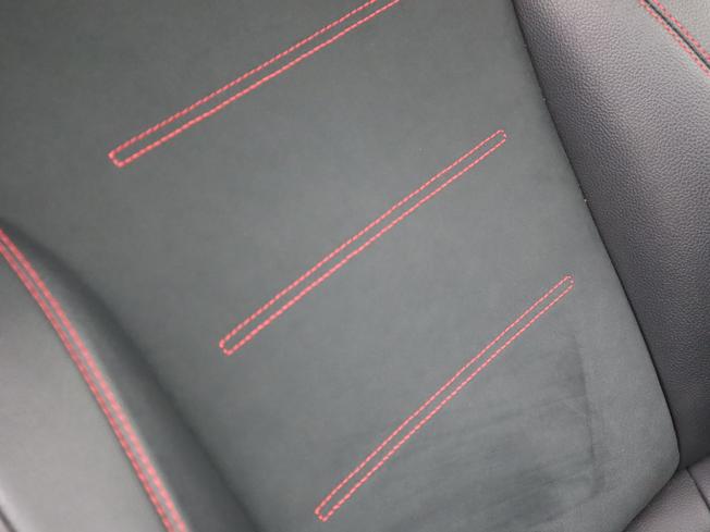 MERCEDES-BENZ GLB Photo 16