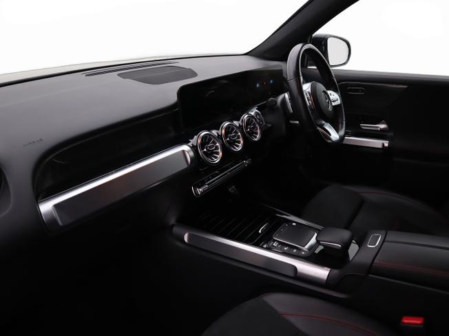MERCEDES-BENZ GLB Photo 23