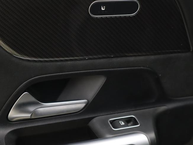MERCEDES-BENZ GLB Photo 26