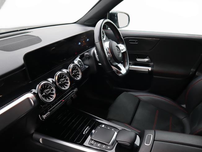 MERCEDES-BENZ GLB Photo 3