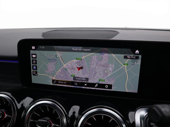 MERCEDES-BENZ GLB Photo 4