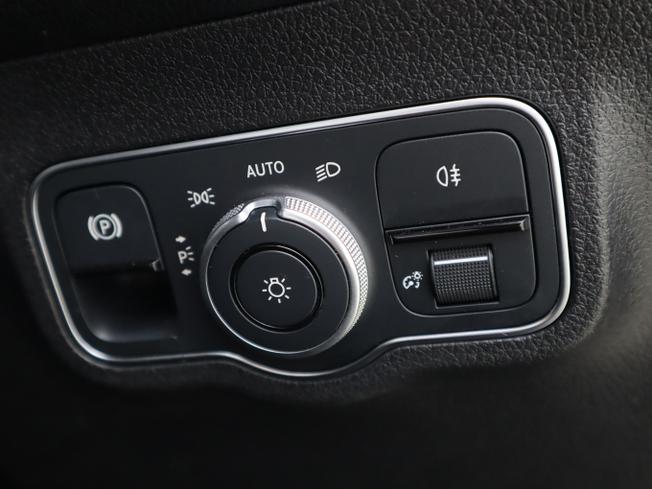 MERCEDES-BENZ GLB Photo 43