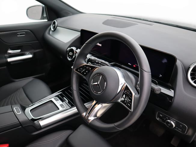 MERCEDES-BENZ GLA Photo 12