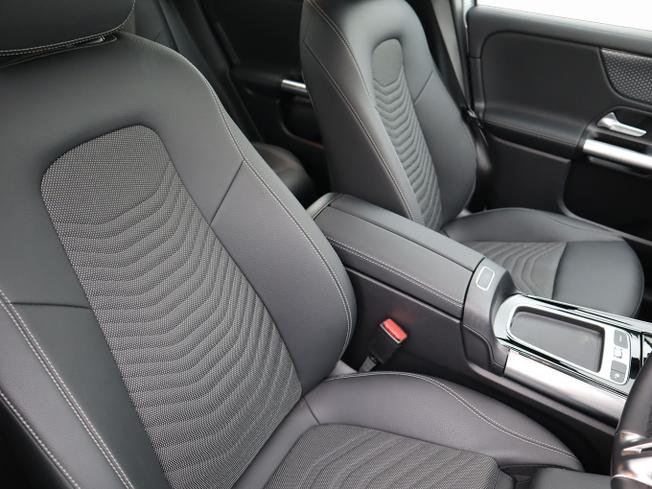 MERCEDES-BENZ GLA Photo 13