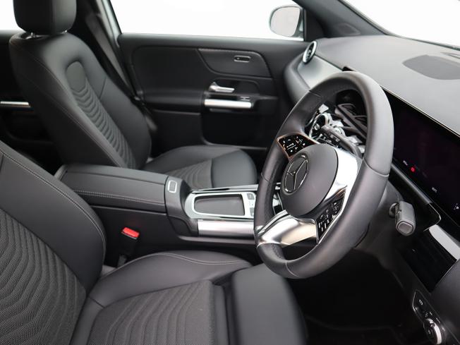 MERCEDES-BENZ GLA Photo 14