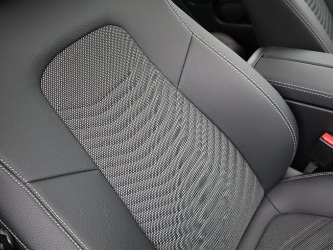 MERCEDES-BENZ GLA Photo 16