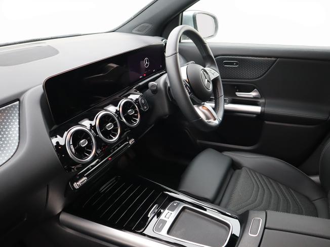 MERCEDES-BENZ GLA Photo 18