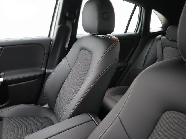 MERCEDES-BENZ GLA Photo 19