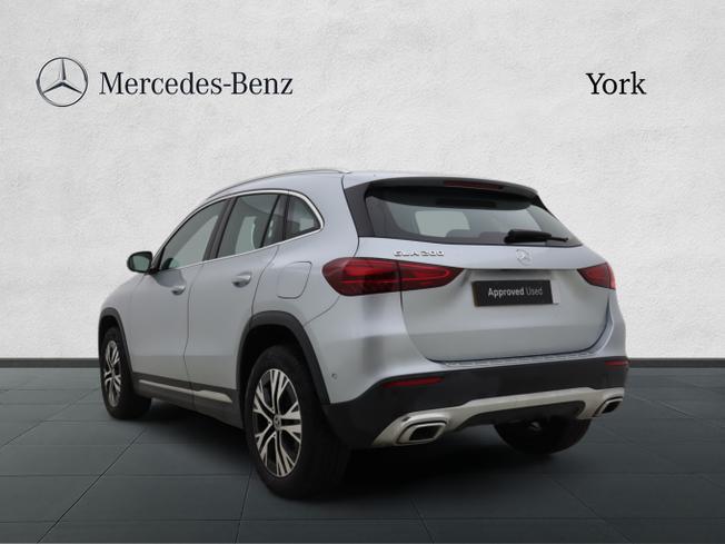 MERCEDES-BENZ GLA Photo 2