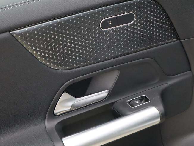 MERCEDES-BENZ GLA Photo 22
