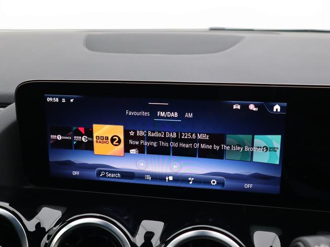 MERCEDES-BENZ GLA Photo 29